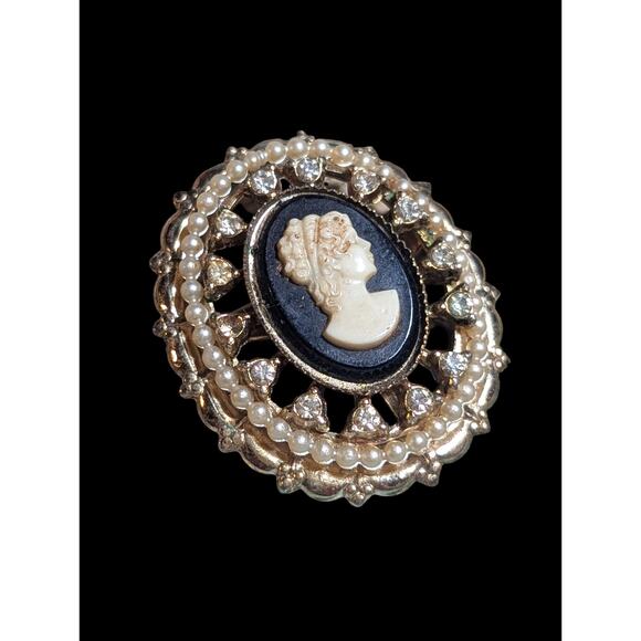 Classic 1950s Coro Signed Oval Cameo Brooch with rhinestones and faux pearls - Picture 1 of 3
